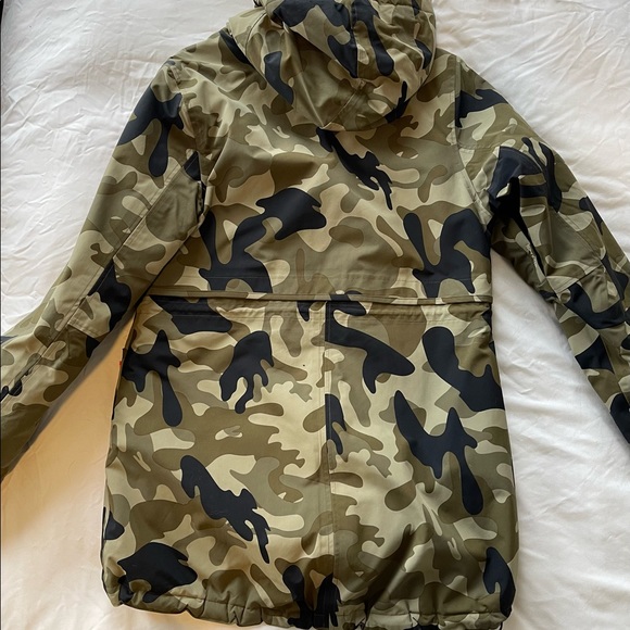 Women’s Holden Camo Ski/Snowboard Jacket - Picture 2 of 7